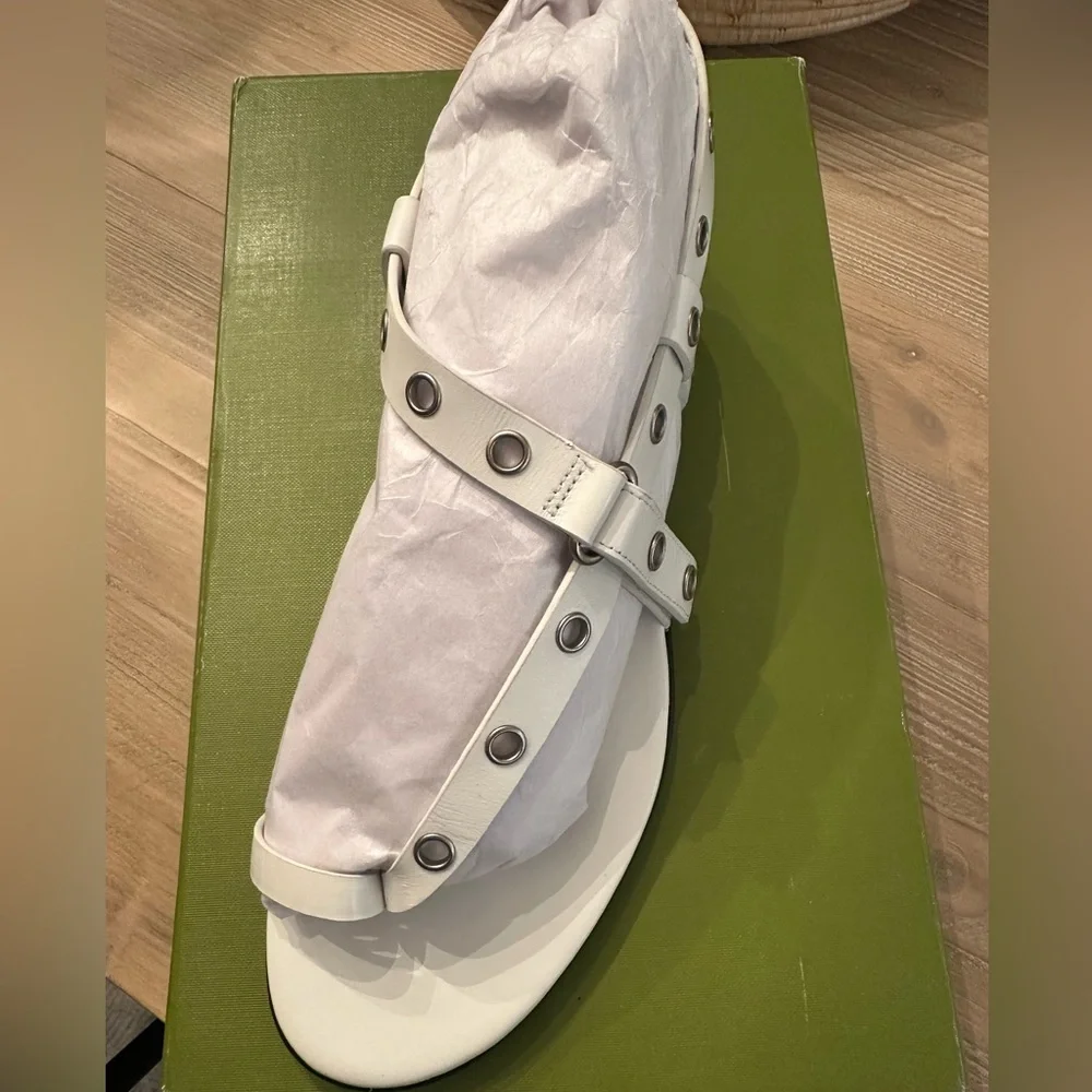 Tory Burch White Leather Sandals Silver Eyelet Toe Ring Flat 8.5 NWT - Picture 5 of 5